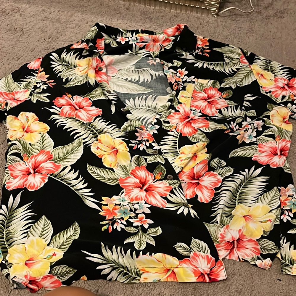 Button up floral short sleeve shirt